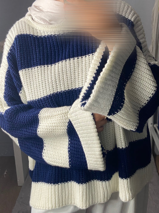 Pull à rayures blanches et bleues